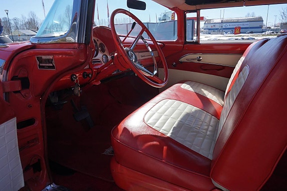 Ford Fairlane 19 of 27