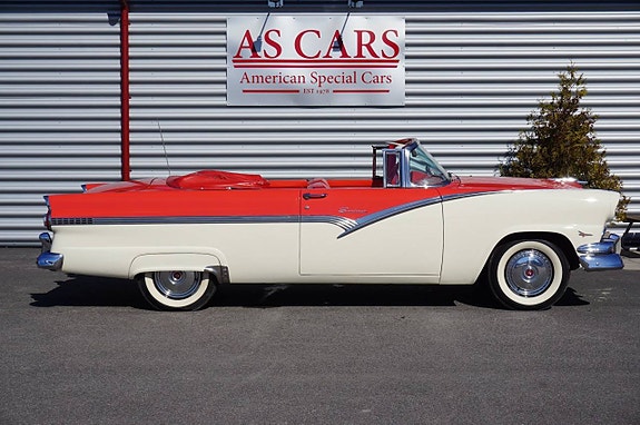 Ford Fairlane 4 of 5