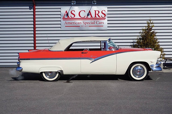 Ford Fairlane 3 of 5