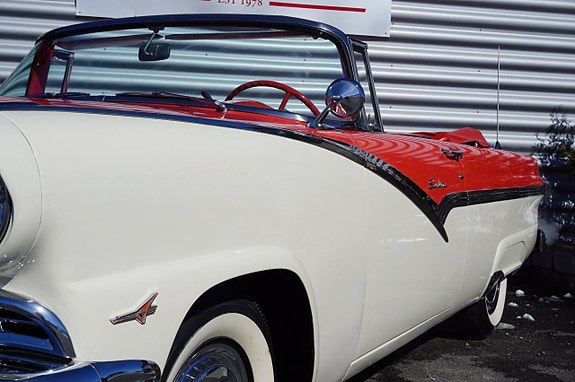Ford Fairlane 12 of 27