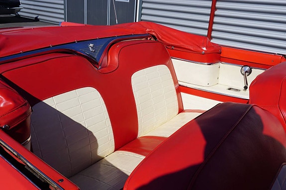 Ford Fairlane 24 of 27