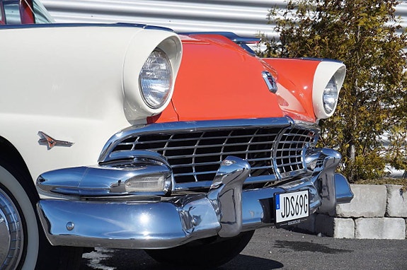 Ford Fairlane 8 of 27