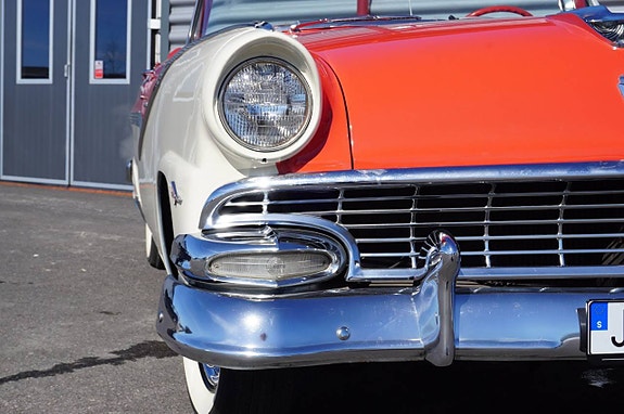 Ford Fairlane 10 of 27