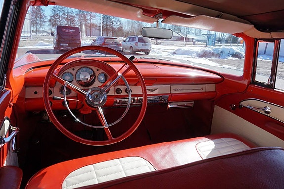 Ford Fairlane 21 of 27