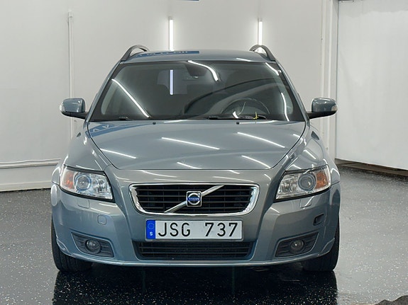 Volvo V50 2 of 16