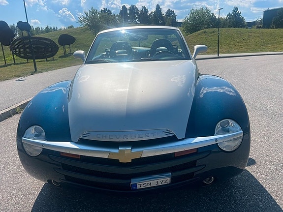 Chevrolet SSR 2 of 5