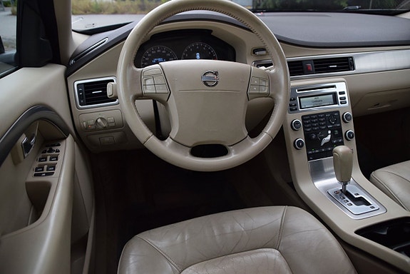 Volvo S80 7 of 25