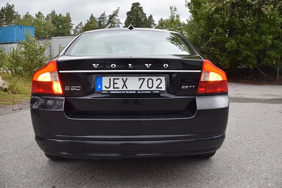 Volvo S80 4 of 25