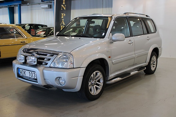 Suzuki Grand Vitara 3 of 5