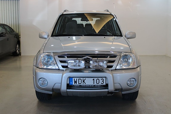 Suzuki Grand Vitara 2 of 5