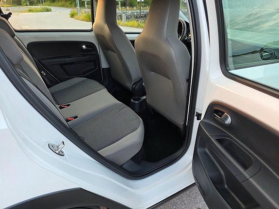 Volkswagen Up! Cross 12 of 27