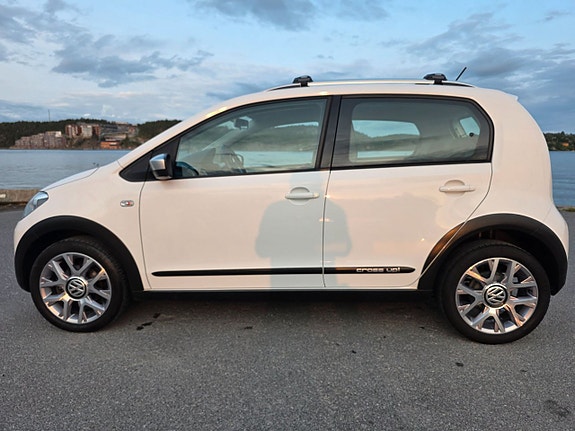 Volkswagen Up! Cross 2 of 5