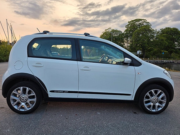Volkswagen Up! Cross 6 of 27