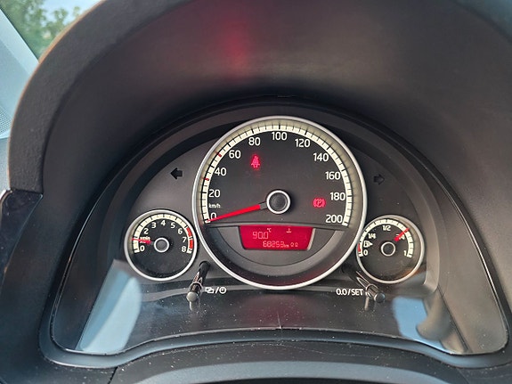Volkswagen Up! Cross 14 of 27