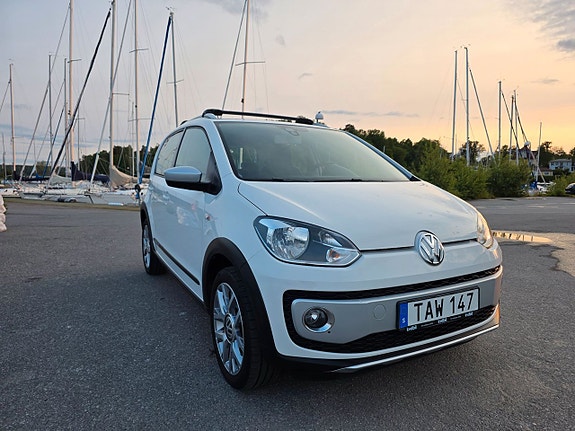 Volkswagen Up! Cross 7 of 27