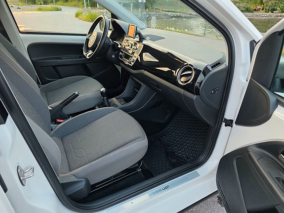 Volkswagen Up! Cross 13 of 27