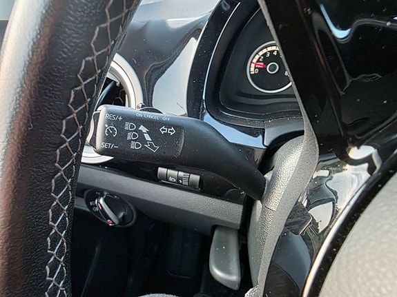 Volkswagen Up! Cross 21 of 27