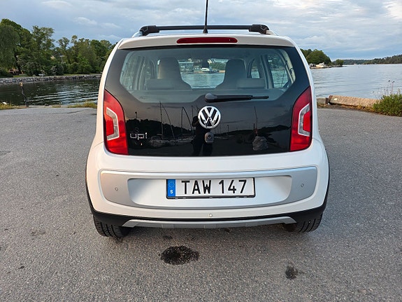 Volkswagen Up! Cross 4 of 5