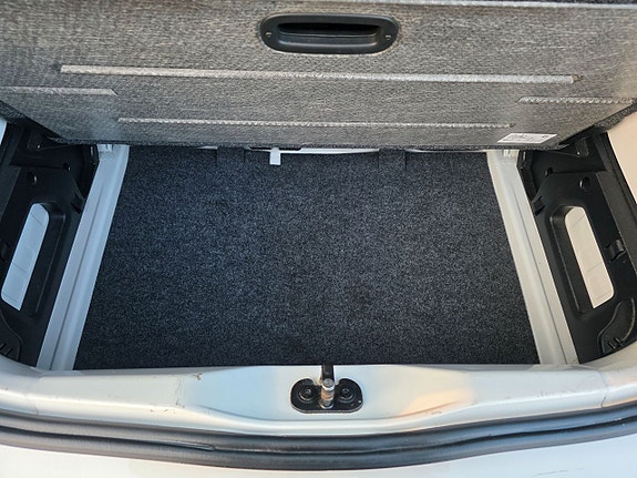 Volkswagen Up! Cross 10 of 27