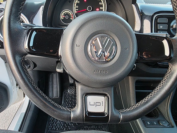 Volkswagen Up! Cross 16 of 27