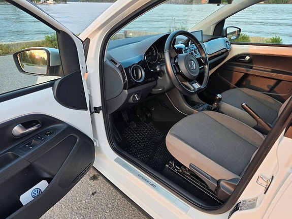 Volkswagen Up! Cross 8 of 27