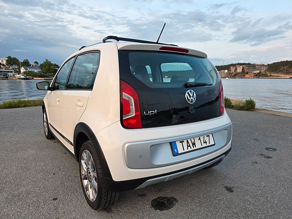 Volkswagen Up! Cross 3 of 5