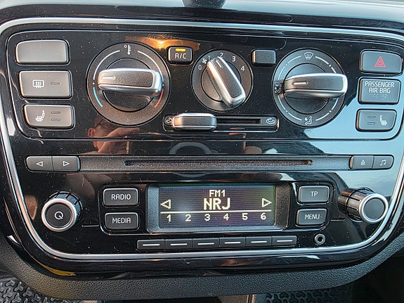 Volkswagen Up! Cross 15 of 27