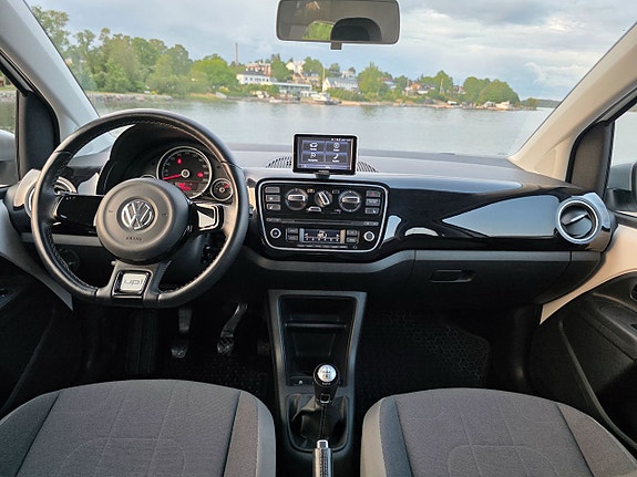 Volkswagen Up! Cross 17 of 27