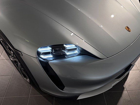 Porsche Taycan 4 5 of 5