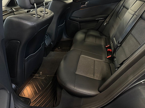 Mercedes-Benz E250 10 of 15