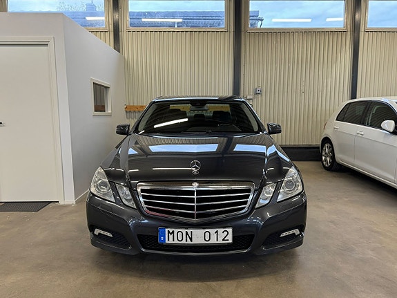 Mercedes-Benz E250 3 of 5