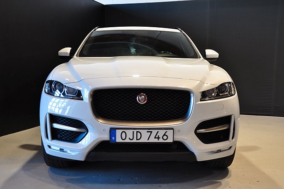Jaguar F-PACE 3 of 21