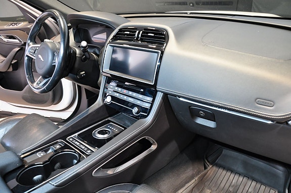 Jaguar F-PACE 18 of 21