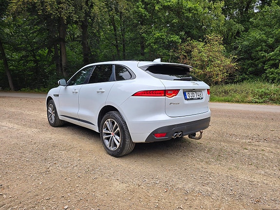 Jaguar F-PACE 3 of 16