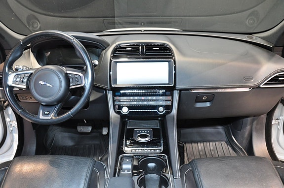 Jaguar F-PACE 19 of 21