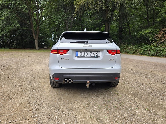 Jaguar F-PACE 7 of 16