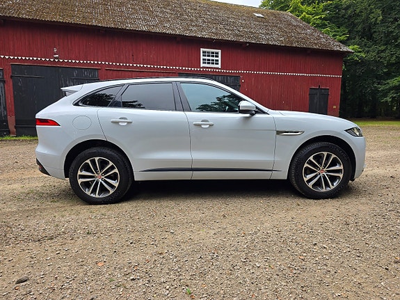 Jaguar F-PACE 6 of 16