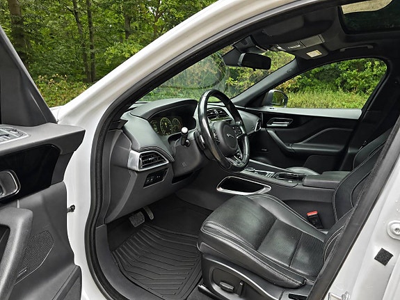 Jaguar F-PACE 14 of 16
