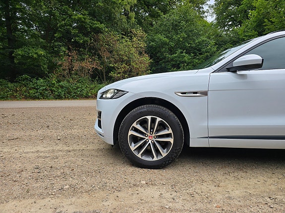 Jaguar F-PACE 9 of 16