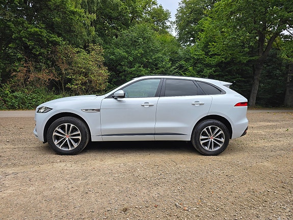 Jaguar F-PACE 5 of 16