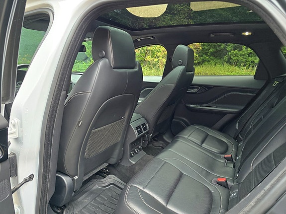 Jaguar F-PACE 12 of 16