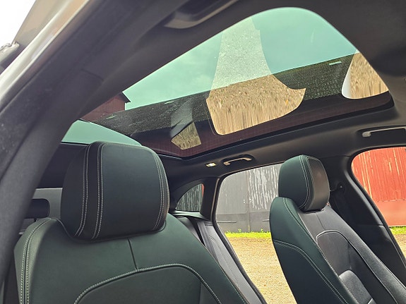 Jaguar F-PACE 13 of 16