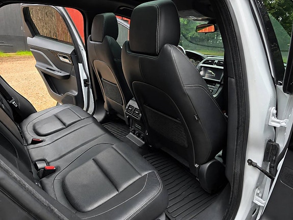 Jaguar F-PACE 15 of 16