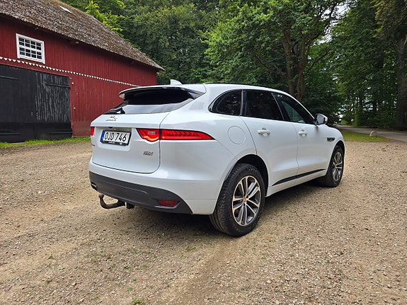 Jaguar F-PACE 4 of 16