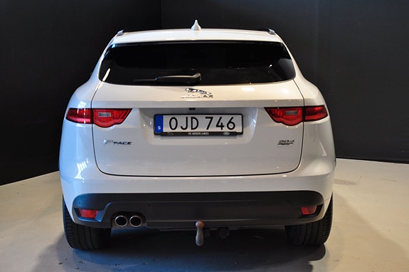 Jaguar F-PACE 7 of 21