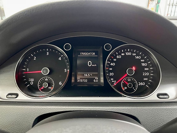 Volkswagen Passat 7 of 20