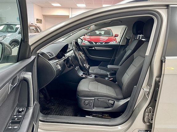 Volkswagen Passat 17 of 20