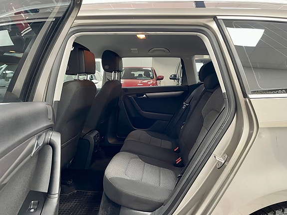 Volkswagen Passat 16 of 20