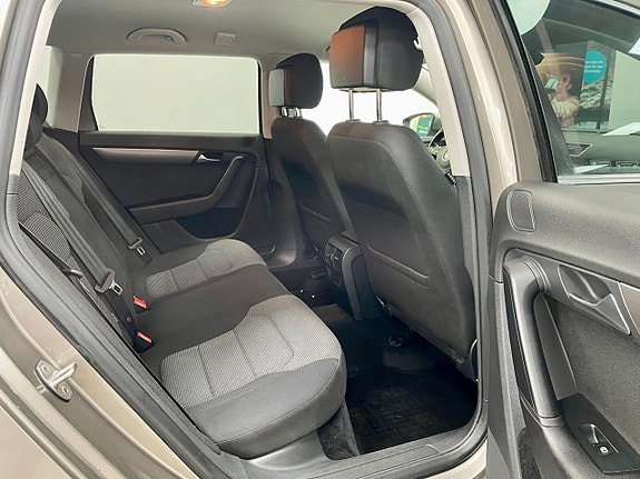 Volkswagen Passat 14 of 20