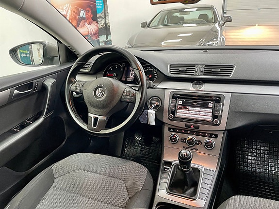 Volkswagen Passat 12 of 20